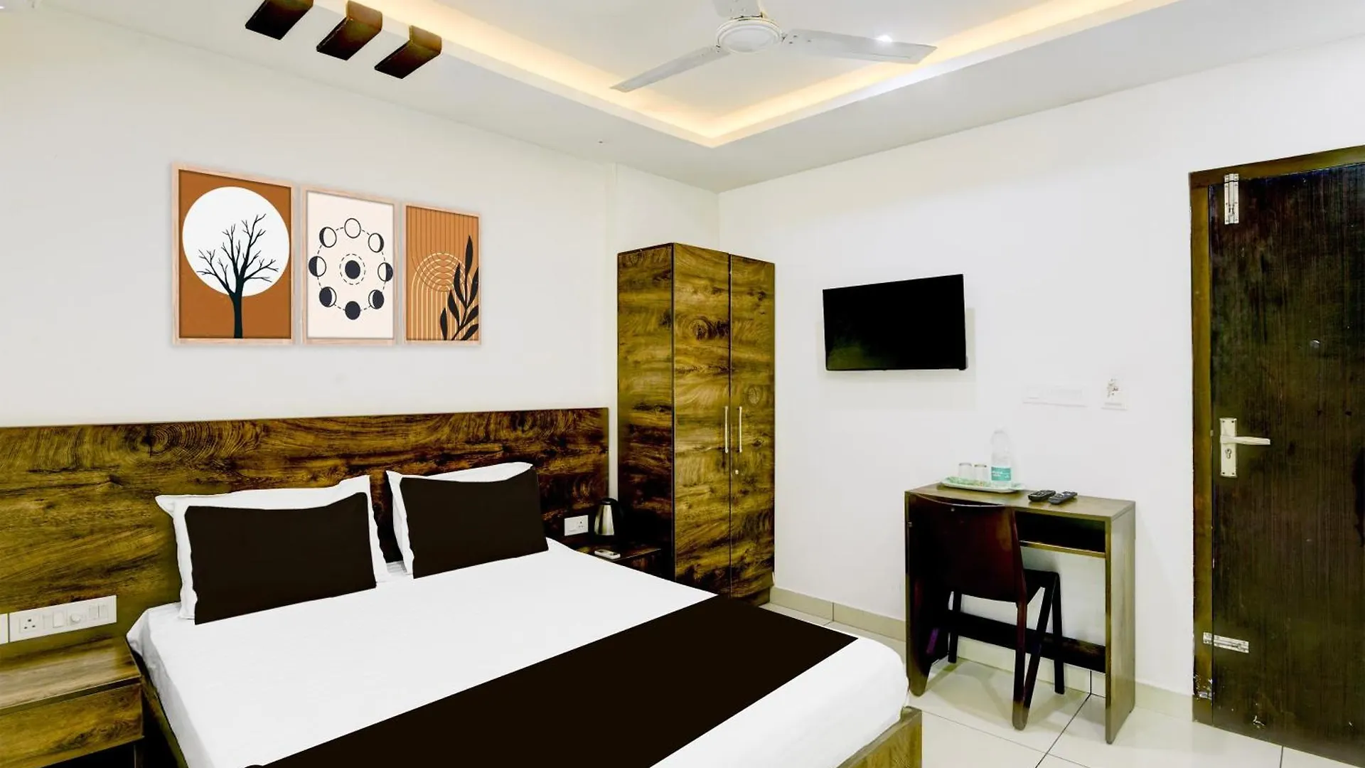 Hotel O R K Residency Varakal 3*,